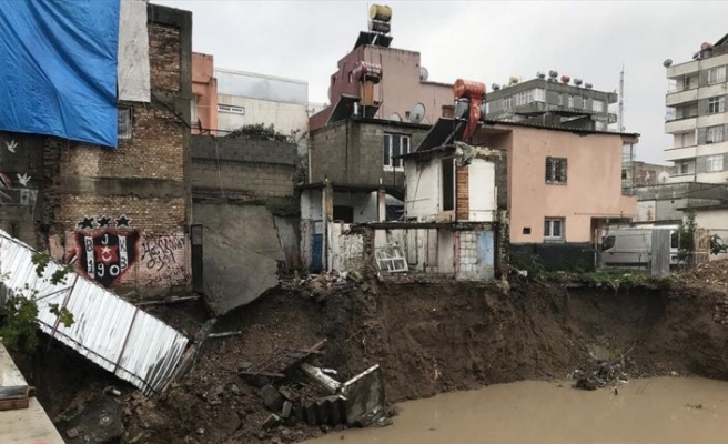 Çevre ve Şehircilik Bakanı Kurum: Adana'da 1 yıkık, 2 ağır hasarlı, 9 hafif hasarlı bina tespiti yapıldı