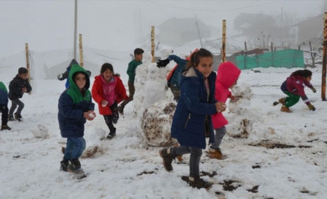 Doğu'da kardan kapanan 109 yerleşim biriminin yolu ulaşıma açıldı