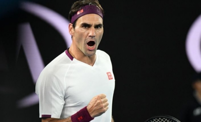 7 kez maç puanı çeviren Federer yarı finalde