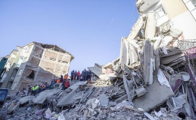 Bakan Turhan: Deprem bölgesinde ulaşımı engelleyecek bir durum söz konusu değil