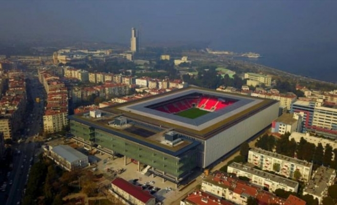 Çatısında 650 metre yürüyüş parkuru bulunan Göztepe'nin stadyumu açıldı