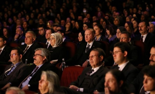 Cumhurbaşkanı Erdoğan 'Leyla ile Mecnun' tiyatro oyununu izledi
