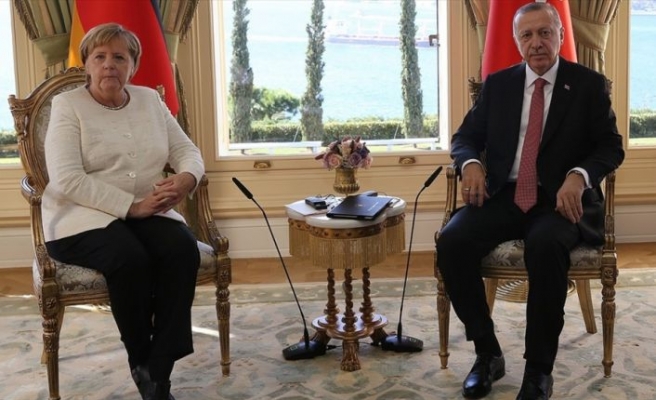 Erdoğan ile Merkel Libya ve Suriye'yi görüştü