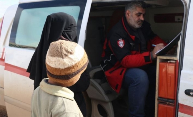 İdlib'de çadırda yaşayan ailelere sağlık taraması yapıldı