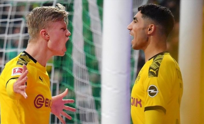 Borussia Dortmund zirve yarışından kopmadı