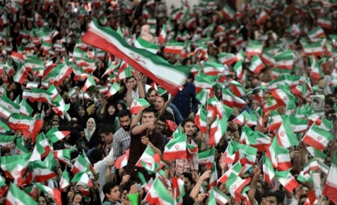 İran'da 8 reformist parti genel seçimlere 'İran Koalisyonu' çatısı altında girecek
