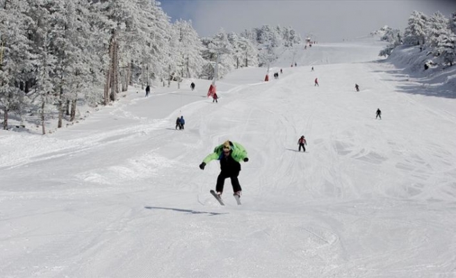 Murat Dağı'nda kayak yapmayı öğrenmek bedava