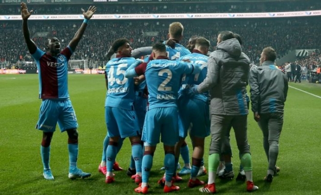 Trabzonspor bir puanı son anda kurtardı, yeniden zirveye çıktı