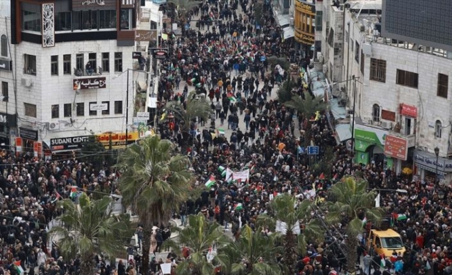 Trump'ın sözde barış planı Ramallah'ta protesto edildi