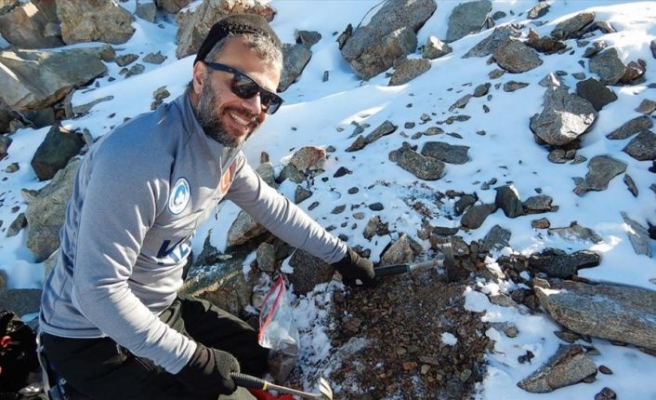 Türk bilim insanı Yeşiltaş Antarktika'dan 10 bini aşkın mikrometeoritle döndü