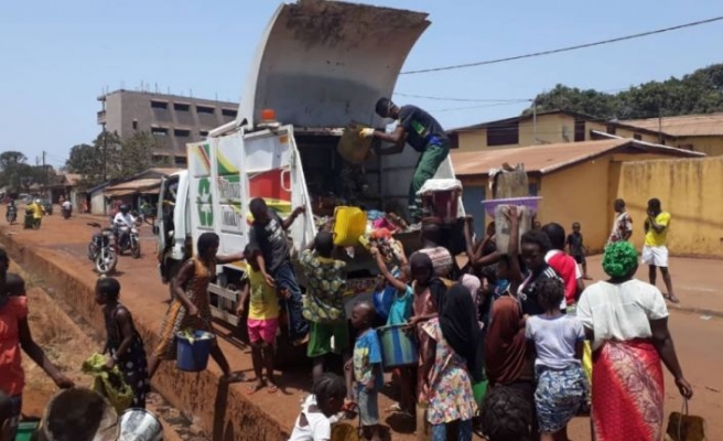 Albayrak Grubu çalışanları, Gine'de tonlarca çöp topladı