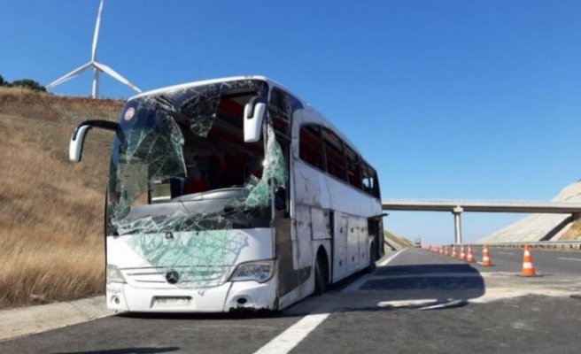 Balıkesir'de yolcu otobüsü devrildi: 33 yaralı