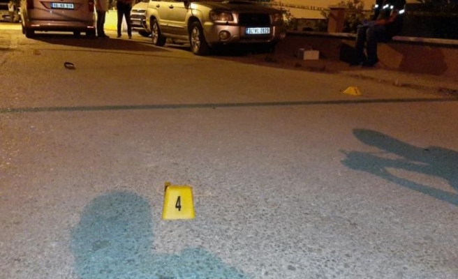 Balıkesir'de silahlı ve bıçaklı kavga: 1'i polis 3 yaralı