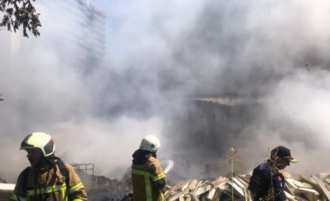 Bursa'da plastik deposunda yangın çıktı