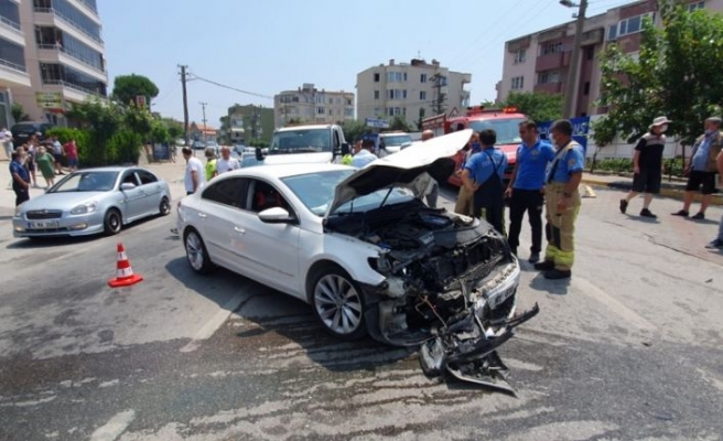 Bursa'daki trafik kazasında damat ve 3 kişi yaralandı