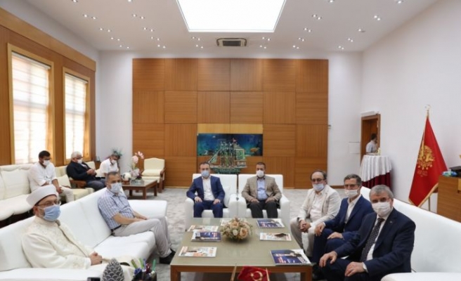 Diyanet İşleri Başkanı Erbaş, Sakarya Büyükşehir Belediye Başkanı Yüce'yi ziyaret etti