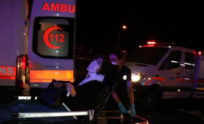 GÜNCELLEME - Bursa'da otoyolda yolcu otobüsü devrildi: 1 ölü, 16 yaralı