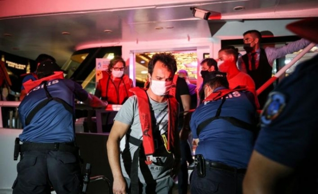 İstanbul'da deniz polisi Kovid-19 önlemleri denetimi yaptı