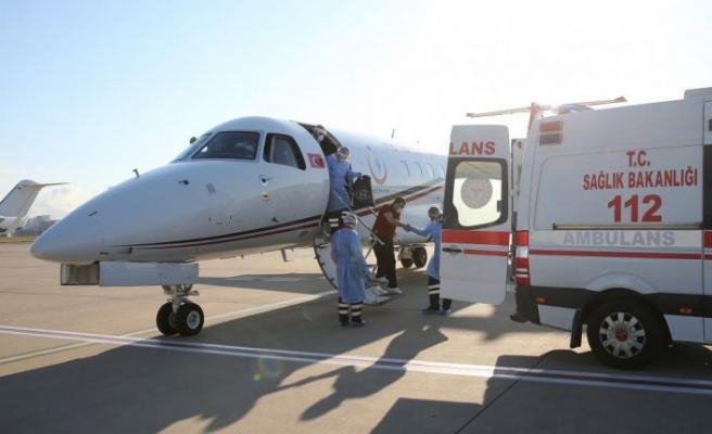 Kırgızistan'da Kovid-19 tedavisi gören 4 Türk vatandaşı ambulans uçakla yurda getirildi