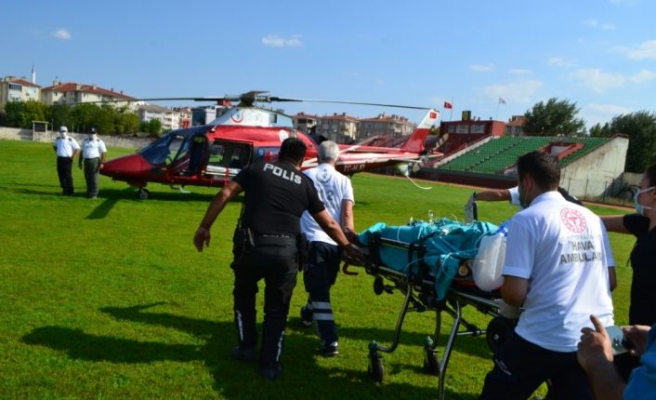 Ambulans helikopter elektrik akımına kapılan Suriyeli genç için havalandı
