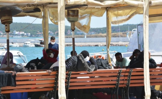Ayvalık açıklarında Türk kara sularına geri itilen 42 sığınmacı kurtarıldı