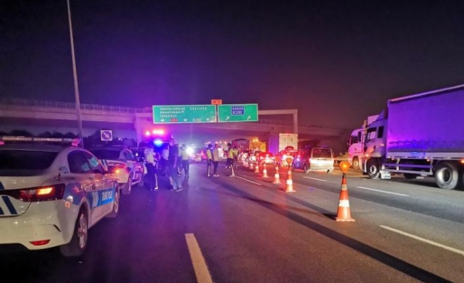 Kocaeli'nde zincirleme trafik kazası: 3 ölü, 4 yaralı
