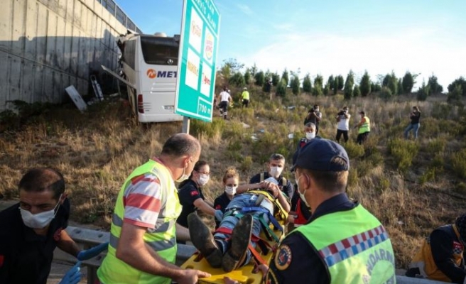 İstanbul'da Kuzey Marmara Otoyolu’da otobüs kazası meydana geldi. Kazada ölü ve yaralılar olduğu bildirildi.