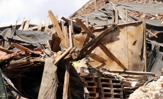 Kırklareli'nde tarihi un fabrikasının çatısı ve duvarları çöktü