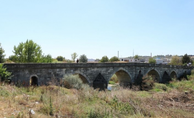 Koca Sinan'ın eseri 450 yıllık taş köprü araç trafiğine kapanacak
