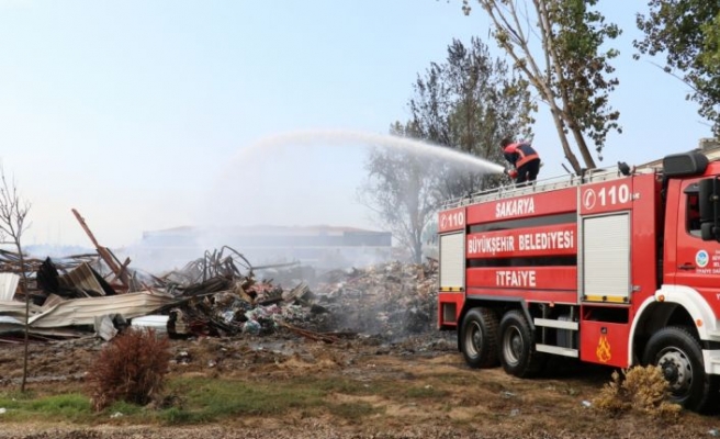 Sakarya'daki depo yangınında soğutma çalışmaları tamamlandı
