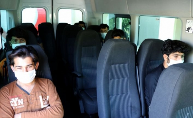 Samsun'da tırda yakalanan 173 göçmen ülkelerine gönderilmeye başlandı
