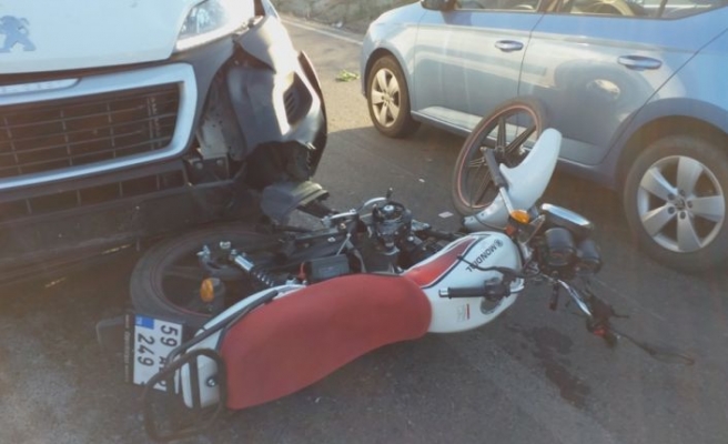 Tekirdağ'da sipariş götüren motosikletli kurye trafik kazasında yaralandı