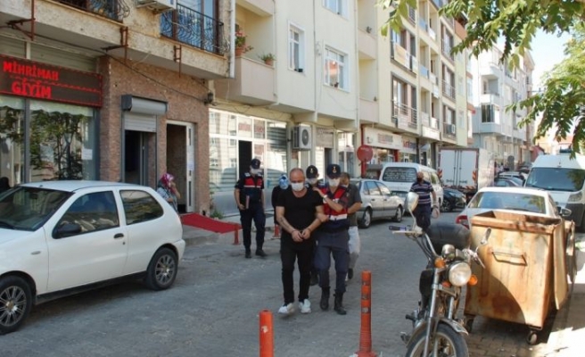 Tekirdağ'da yasa dışı silah ticareti yaptığı iddia edilen 2 kişi tutuklandı
