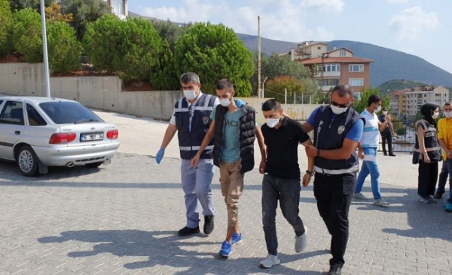 Bursa'da gasp iddiasıyla gözaltına alınan 5 şüpheli tutuklandı