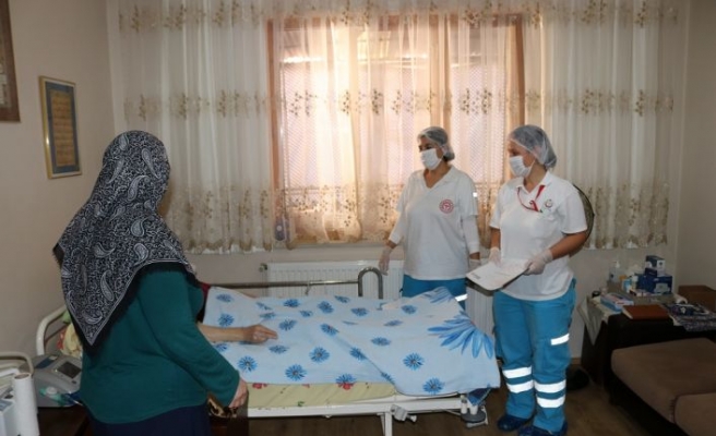 Kocaeli'de risk grubundaki hastalar sağlık hizmetlerini evlerinde alıyor