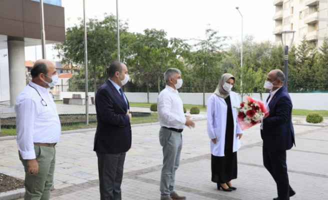 Kovid-19'u yenen Körfez Belediye Başkanı Söğüt göreve döndü