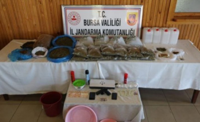 Bursa'da böcek ilacından uyuşturucu yaptığı iddia edilen zanlılar tutuklandı