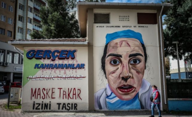 Bursa'da “Kovid-19 kahramanları“ trafolara resmedildi