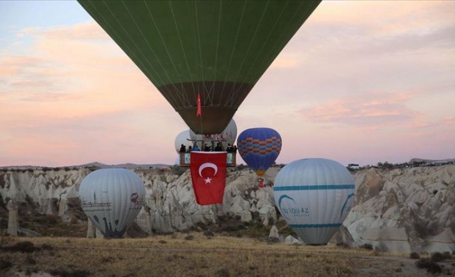 Kapadokya'da balonlar Cumhuriyet Bayramı için havalandı