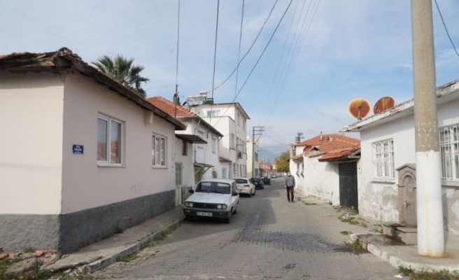 Balıkesir'in Edremit ilçesinde bazı binalar karantinaya alındı
