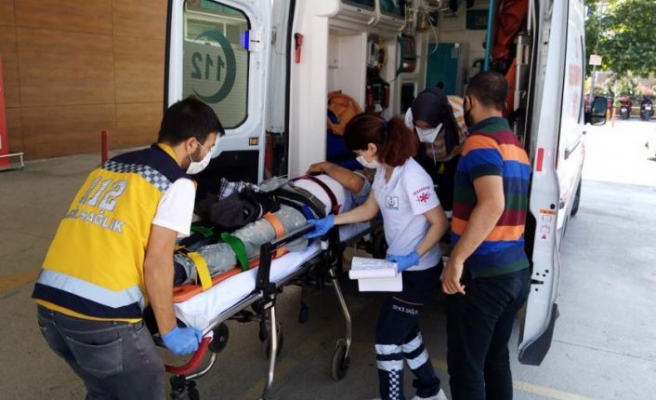 Bursa'da 6 metre yükseklikten düşen ambulansta bulunan hasta yaralandı