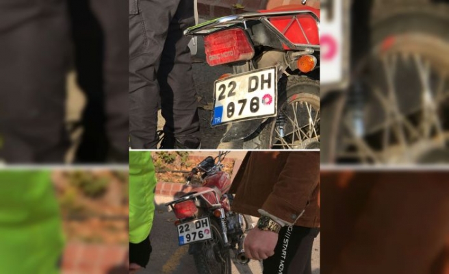 Edirne'de radardan kaçmak için motosiklet plakasını “bantla“ değiştiren sürücü yakalandı