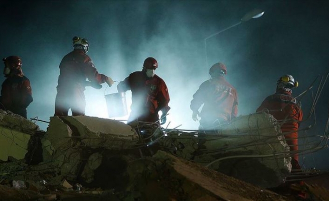 İzmir'deki depremde can kaybı 79 oldu