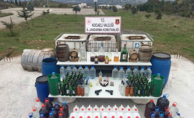 Kocaeli'de kaçak içki operasyonu: 3 gözaltı