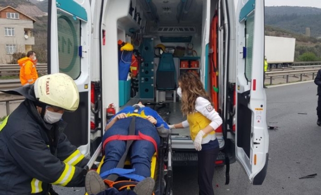Anadolu Otoyolu'nda minibüs ile cip çarpıştı: 8 yaralı