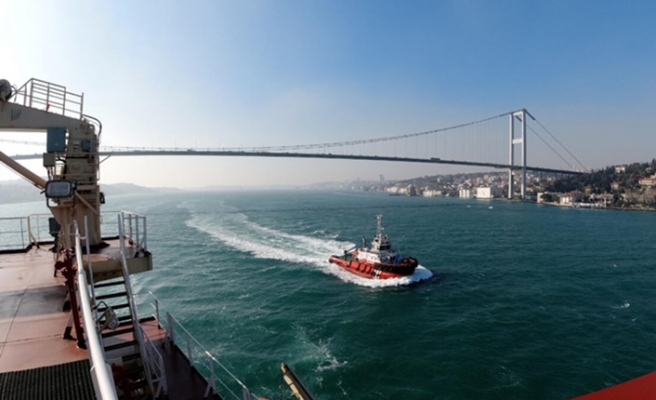 İstanbul Boğazı'nda gemi geçişleri çift yönlü askıya alındı