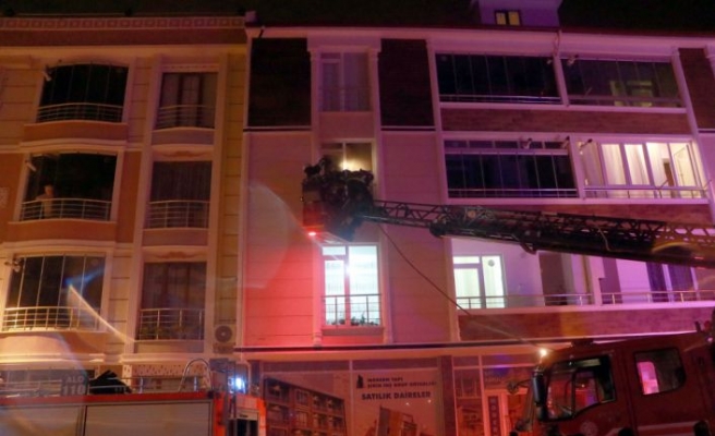 Kırklareli'nde bir evde çıkan yangında dumandan etkilenen kişi hastaneye kaldırıldı