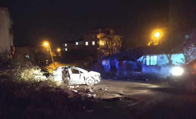 Tekirdağ'da elektrik direğine çarpan otomobilin sürücüsü öldü