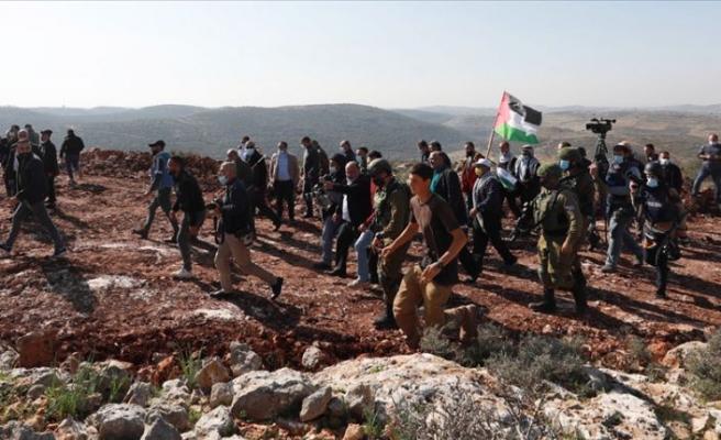 Yahudi yerleşimciler Batı Şeria'da Filistinli çiftçilere saldırdı