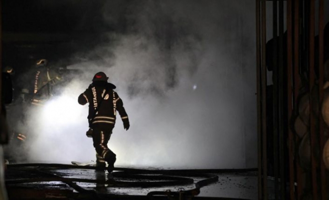Zeytinburnu'nda iş yerinde çıkan yangın söndürüldü
